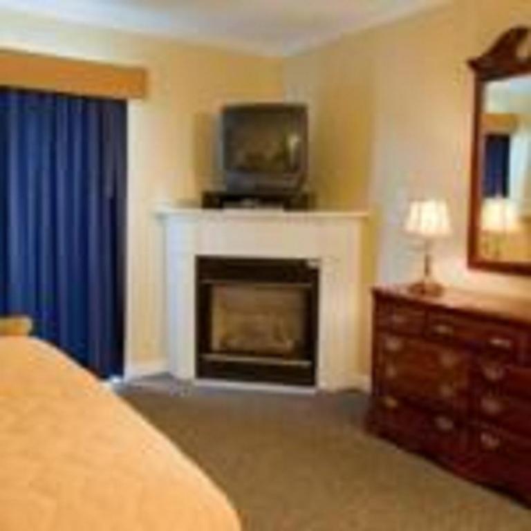 Innseason Resorts Captain'S Quarters Falmouth Room photo