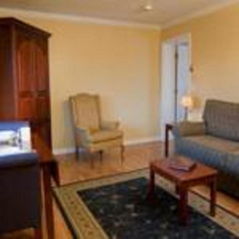 Innseason Resorts Captain'S Quarters Falmouth Room photo