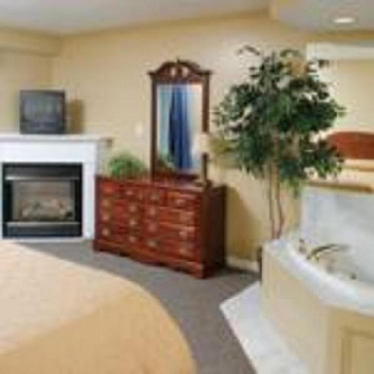 Innseason Resorts Captain'S Quarters Falmouth Room photo