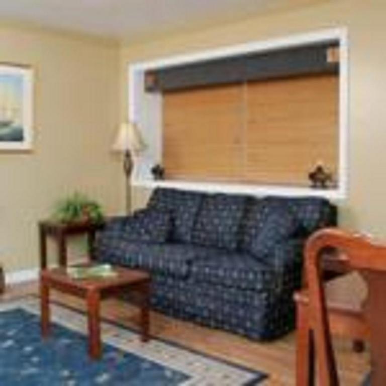 Innseason Resorts Captain'S Quarters Falmouth Room photo